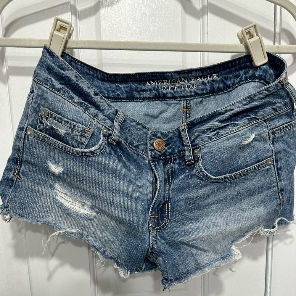 4/$25 American Eagle Jean shorts with distressed style size 6